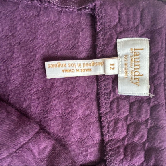 Gorgeous textured purple skirt with front zipper pockets Size 12 - Picture 4 of 5